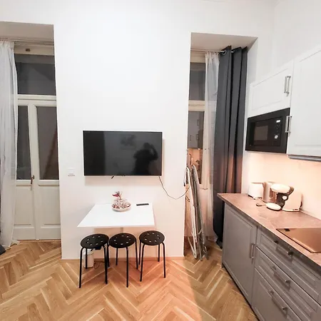 Newly Renovated In Wenceslas Square شقة براغ